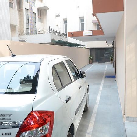 Namaste Apartments New Delhi Exterior photo