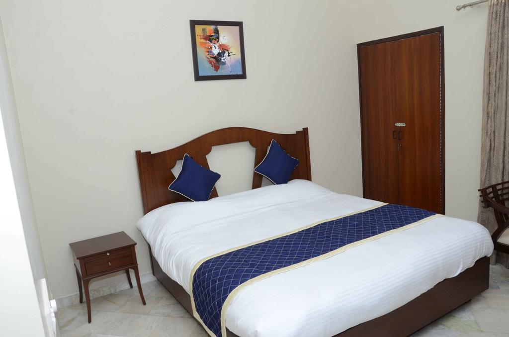 Namaste Apartments New Delhi Exterior photo